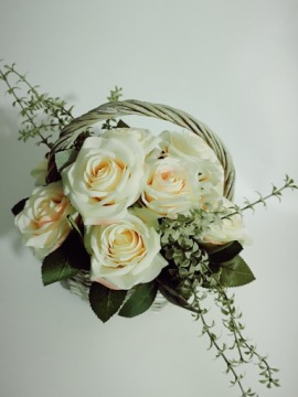 КРЕМ ИСКУССТВЕННЫЕ ЦВЕТЫ В КОРЗИНЕ