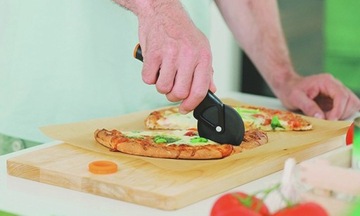 Нож для пиццы Fiskars 1019533