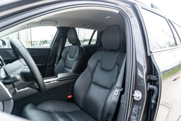 Volvo V60 II  Kombi Facelifting 2.0 B4 197KM 2023 Volvo V60 B4 D Plus Dark 197KM FV23%, zdjęcie 6