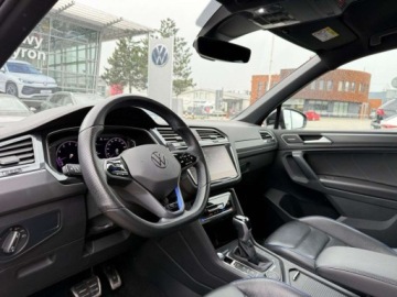 Volkswagen Tiguan II SUV R 2.0 TSI 320KM 2022 Volkswagen Tiguan 2.0 TSI 320KM R4x4DSGIQ.MATRIX360Niski PrzebiegASOSalonP, zdjęcie 9