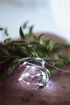 СВЕТОДИОДНЫЕ ЛАМПЫ НА АККУМУЛЯТОРАХ 2 МЕТРА 20 СВЕТОДИОДОВ ХОЛОДНОГО БЕЛОГО ЦВЕТА