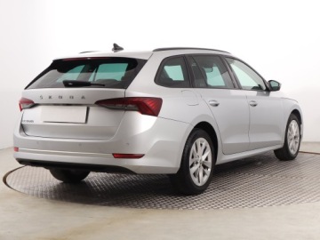 Skoda Octavia IV Kombi 2.0 TDI 115KM 2022 Skoda Octavia 2.0 TDI, Salon Polska, zdjęcie 4