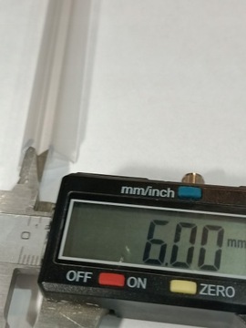 Нижний уплотнитель для душевых дверей, стекло 5-6мм.