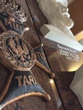 ГРАНИТНАЯ ДОСКА С КЛИНОМ 30х40 гр3 ВАНГА с надписью