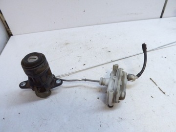 PASSAT B4 ZÁMEK VZPĚRA/TLAKOVAČ MOTOREK KRYT ZADNÍ KOMBI