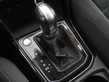 Volkswagen Touran III 1.8 TSI 180KM 2017 VW Touran 1.8 TSI, Salon Polska, Serwis ASO, zdjęcie 18