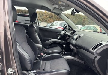 Mitsubishi Outlander II 2.0 DID DOHC 140KM 2010 Mitsubishi Outlander 2010r. 2.0 Diesel 140KM, zdjęcie 8