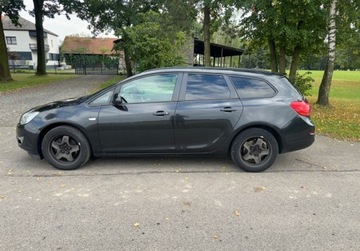 Opel Astra J Sports Tourer 1.7 CDTI ECOTEC 110KM 2012 Opel Astra Zarejestrowany, ori. lakier, podgrzewana kierownica, hak 1.7, zdjęcie 7
