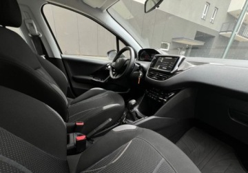 Peugeot 208 I Hatchback 3d 1.2 VTI 82KM 2013 Peugeot 208 Czujniki Parkowania Climatronic Alu Warszawa 1.2 Benzyna 82KM, zdjęcie 6