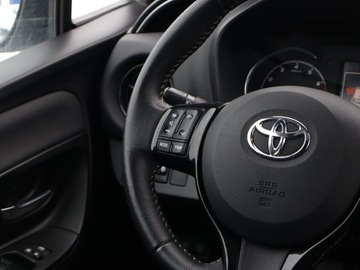Toyota Yaris III Hatchback 5d Facelifting 2017 1.5 Dual VVT-iE 111KM 2019 Toyota Yaris 1.5 Dual VVT-i, Salon Polska, Klima, zdjęcie 20