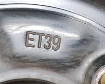 4X KOLA ZIMNÍ 15" TOYOTA YARIS III AYGO II MAZDA 2 5JX15 ET39 4X100 + TPMS