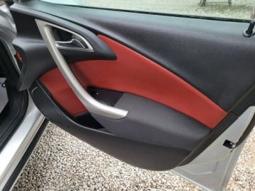 Opel Astra J Hatchback 5d 1.6 Twinport ECOTEC 115KM 2011 Opel Astra 1.6 115 KM 100% Przebieg 105 Tyś km, zdjęcie 19