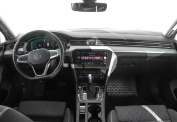 Volkswagen Passat B8 Variant Facelifting 2.0 TDI SCR 150KM 2023 Volkswagen Passat 2.0 TDI 150KM DSG Business Fotele Podgrzewane LED MATRIX, zdjęcie 13