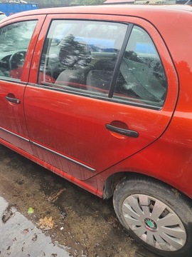 SKLO (OKNO) BOČNÍ TROJŮHELNÁ SKODA FABIA I HB