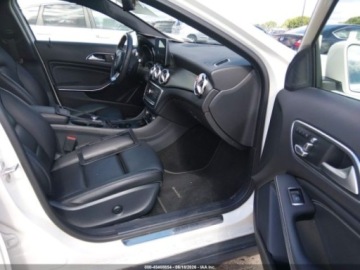 Mercedes GLA I 2018 Mercedes-Benz GLA 2018 MERCEDES-BENZ GLA 250 4MATIC 2.0 Benzyna 208KM, zdjęcie 5