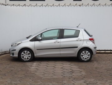 Toyota Yaris III Hatchback 5d 1.33 Dual VVT-i 99KM 2012 Toyota Yaris 1.33 Dual VVT-i, Salon Polska, zdjęcie 2