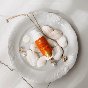 BasicLab Light Protective Emulsion SPF50+ для комбинированной и жирной кожи 50 мл