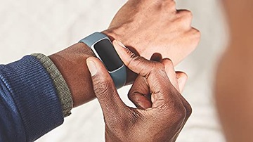 СПОРТИВНЫЙ РЕМЕСЛ SMARTBAND FITBIT CHARGE 5, СЕРЕБРЯНЫЙ