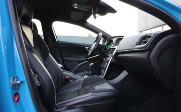 Volvo V40 II Cross Country 2.0 T3 DRIVE-E 152KM 2016 Volvo V40 Volvo V40 T3 RDesign 2.0 Benzyna 152KM, zdjęcie 27