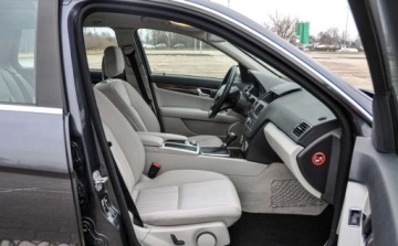 Mercedes Klasa C W204 Limuzyna 3.0 350 CDI BlueEFFICIENCY 231KM 2010 Mercedes-Benz Klasa C 3,0CDI (231KM) Automat Bezwypadkowy 3.0 Diesel 231KM, zdjęcie 10