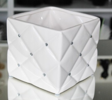 Белый керамический цветочный горшок от DEcodomi.