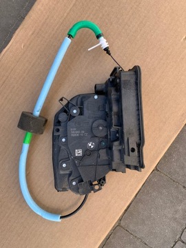 BMW X1 F48 ZAMEK DRZWI TYŁ LEWE 7281943