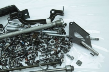 SUZUKI DL 650 V-STROM 04-11 БОЛТЫ ВИНТЫ