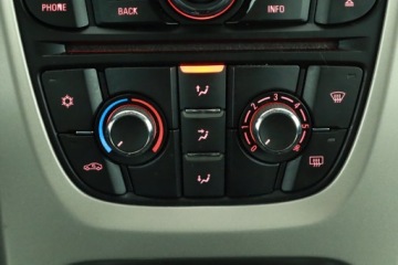 Opel Astra J Sports Tourer 1.4 Turbo ECOTEC 140KM 2012 Opel Astra 1.4 T, Navi, Klima, Parktronic, zdjęcie 9