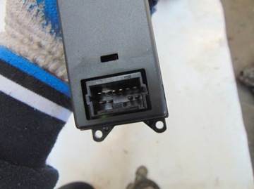 MITSUBISHI GALANT 2.0 1999R KOMBI PŘEPÍNAČ SKEL