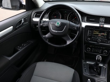 Skoda Superb II Sedan 1.6 TDI CR DPF 105KM 2012 Skoda Superb 1.6 TDI, Navi, Xenon, Klima, zdjęcie 6