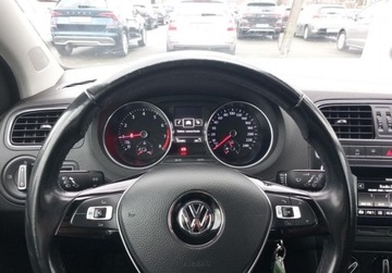 Volkswagen Polo V Hatchback 3d Facelifting 1.2 TSI BlueMotion Technology 90KM 2015 Volkswagen Polo 1.2 TSI 90 KM Comfortline FV23, zdjęcie 10