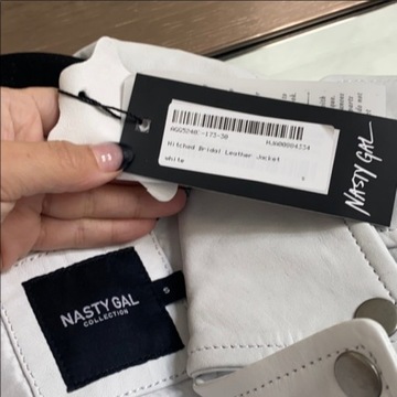 Nasty Gal - белая кожаная куртка с бахромой - M/L