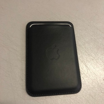 Skórzany portfel APPLE z MagSafe do iPhone A8E33