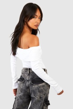 БЕЛОЕ ЭЛЕГАНТНОЕ БОДИ В РЕБРУСКУ, ОТКРЫТОЕ ПЛЕЧО, ДЛИННЫЙ РУКАВ BOOHOO 42