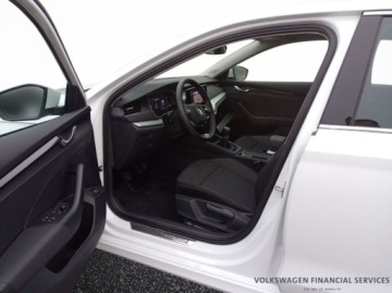 Skoda Octavia IV Liftback 1.5 TSI EVO 150KM 2024 Skoda Octavia Salon PL FV23 Matrix LED Kamera El. Klapa 1.5, zdjęcie 5