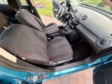 Mazda 2 II Hatchback 3d Facelifting 1.3 MZR 75KM 2012 Mazda 2 Klimatyzacja Serwisowany Garażowany Stan, zdjęcie 21