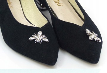 MUCHA OZDOBA do butów NA TORBY BUTY BROSZKA