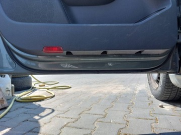 DVEŘE KOMPLETNÍ LEVÝ PŘEDNÍ VW GOLF V 5D LA6Q
