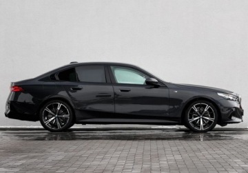 BMW Seria 5 G90-91 2025 BMW Seria 5 I wlasciciel M Sport Hak Gwarancja Bezwypadkowy FVAT23, zdjęcie 2