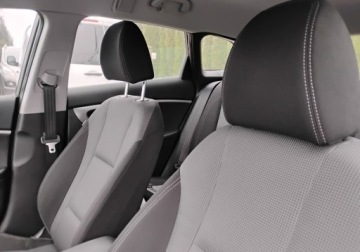 Hyundai i30 II 2015 Hyundai i30 2015r. 1.6 CRDI. Uszkodzony tyl i lekko lewy przod. Jezdzi., zdjęcie 7