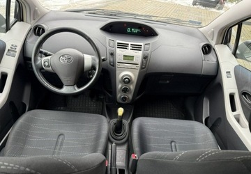 Toyota Yaris II Hatchback 5d 1.3 i VVT-i 86KM 2006 Toyota Yaris 1,3 87KM Klimatyzacka Kola latozima 1.3 Benzyna 87KM, zdjęcie 13