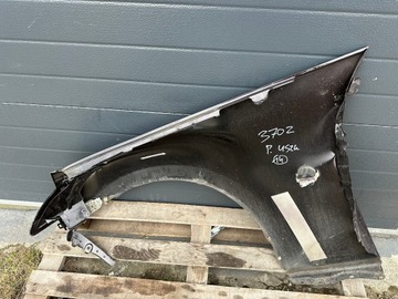 BLATNÍK PRAVÝ PŘEDNÍ NISSAN 370Z