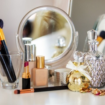 LUSTERKO DO MAKIJAŻU dwustronne stojące powiększające kosmetyczne make up