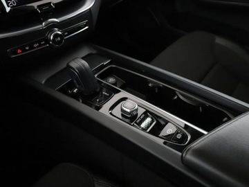 Volvo XC60 II 2019 Volvo XC 60 mHEV 4x4 automat full LED półskóra, zdjęcie 30