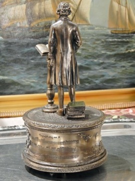 Статуэтка Людвига Ван Бетховена музыкальная шкатулка на постаменте v