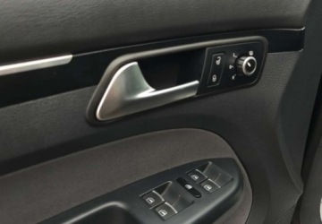 Volkswagen Touran II 1.6 TDI 105KM 2011 Volkswagen Touran Volkswagen Touran 1.6 TDI DPF Highline 1.6 Diesel 105KM, zdjęcie 19