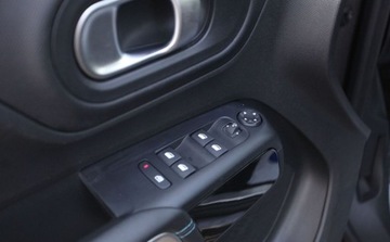 Citroen C5 Aircross SUV Facelifting 1.5 BlueHDi 131KM 2023 Citroen C5 Aircross 1.5 BlueHDi Shine EAT8 ALKANTARA EL FOTELE gwaranjca f, zdjęcie 15