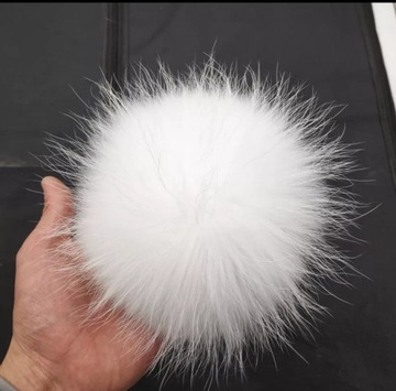 Pompon z jenota naturalnego do czapki ŚNIEŻNOBIAŁY