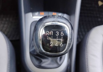 Kia Rio III Hatchback 5d Facelifting 1.4 WGT 90KM 2015 Kia Rio 2015r, 1.4 CRDI. Lekko uszkodzony prawy bok. Jezdzi. 1.4 Diesel, zdjęcie 14