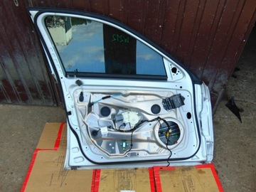 DVEŘE LEVÝ PŘEDNÍ 775 MERCEDES W212